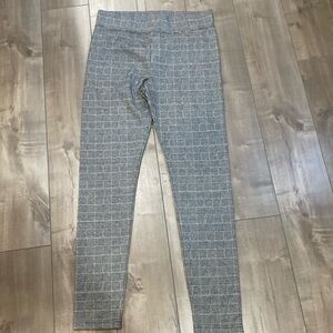 Aeropostale Black and White Plaid High Waisted Leggings. Size Large